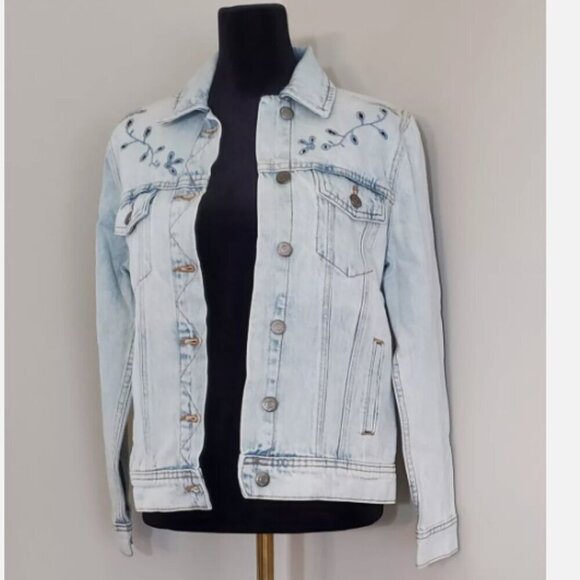 Old Navy Jackets & Blazers - Old Navy Light-Wash Embroidered Cutwork Jean Jacket Size SMALL Cottagecore RT$50